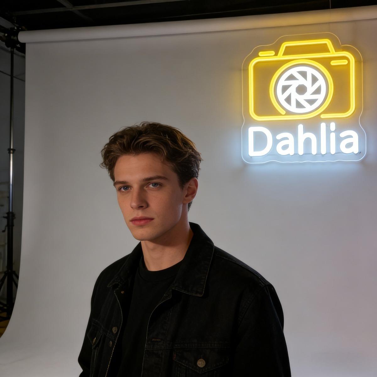Dahlia Camera Neon Light Sign  - огляд і ціна Vintage Photography Lighting